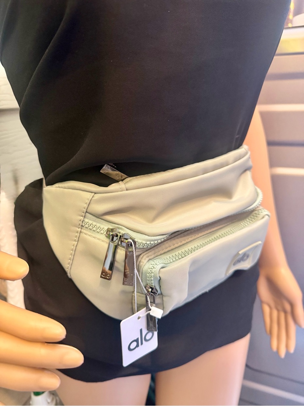ALO Yoga Light Green Belt Bag / Fanny Pack - Picture 3 of 16